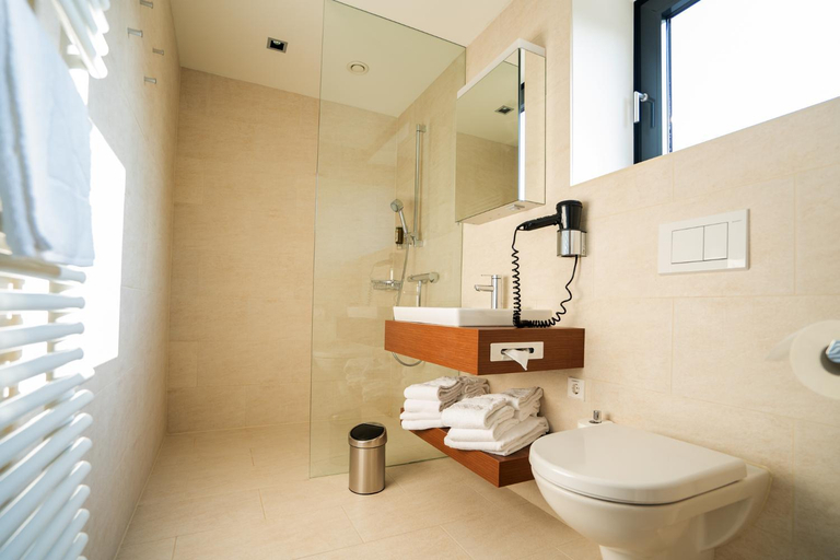 Bathroom 4, Appartementhaus Karawankenhof, Villach