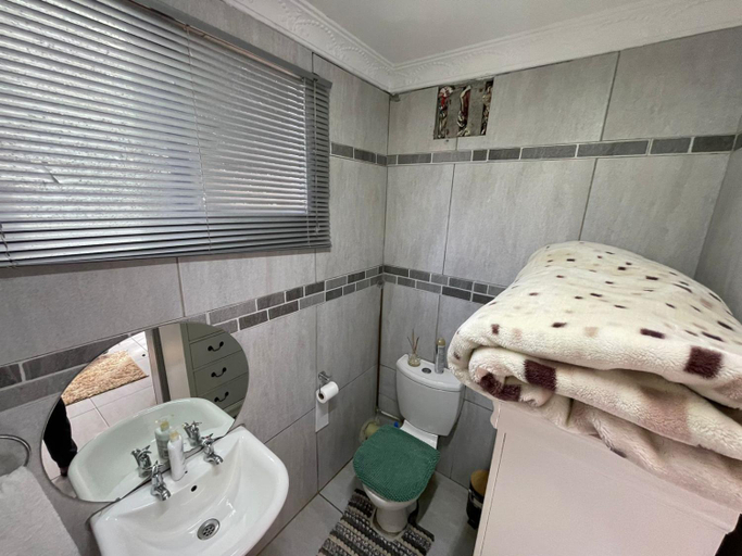 Bathroom 5, Privacy and comfort, eThekwini