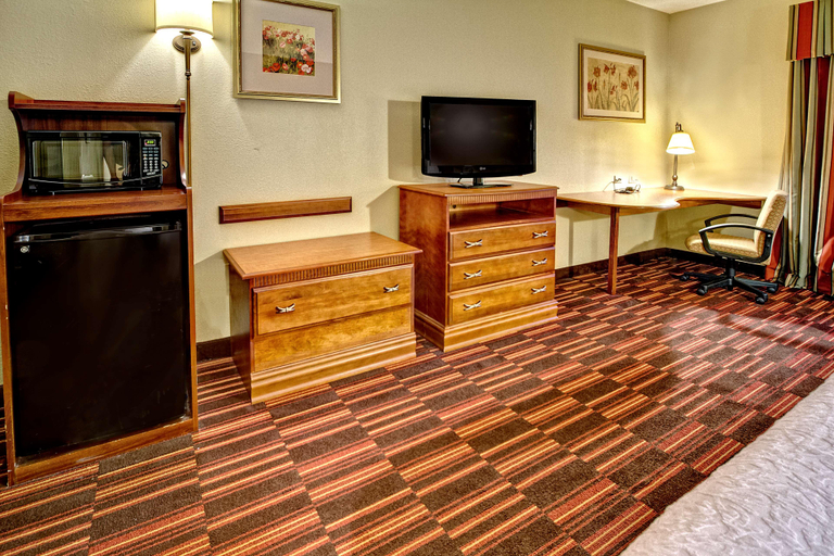 Bedroom 3, Hampton Inn Cleveland, Bolivar
