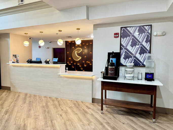 Public Area 2, Comfort Suites East Brunswick - South River, Middlesex