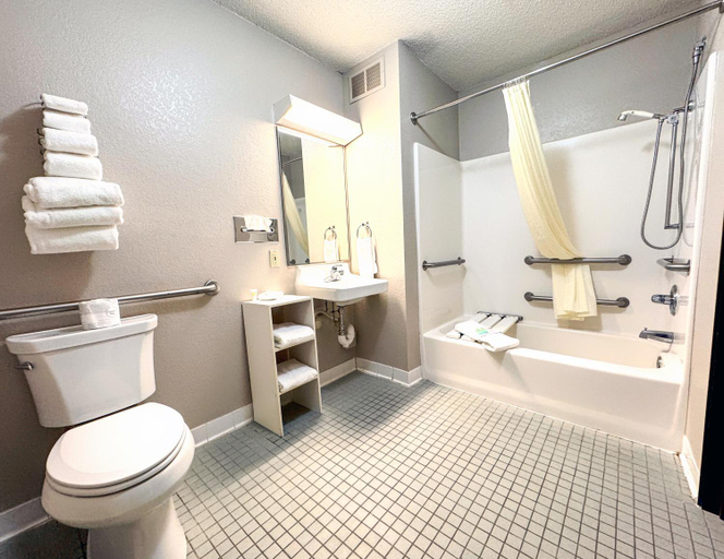Bathroom 4, Country Trails Inn &Suites, Fillmore