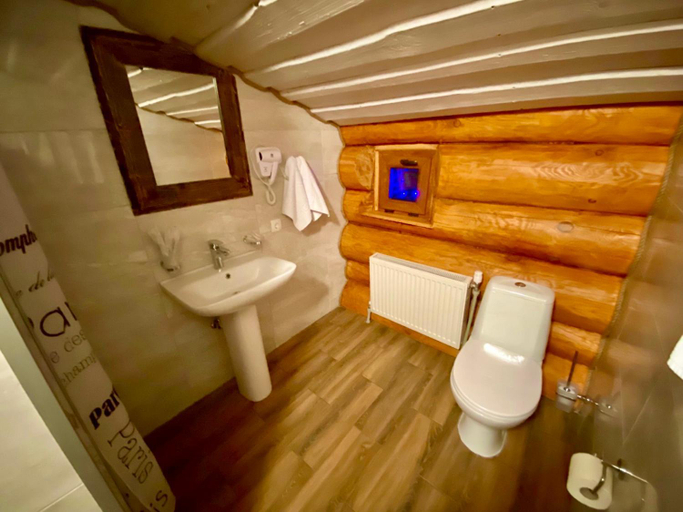 Bathroom 3, Complex MAYARIV, Makarivs'kyi