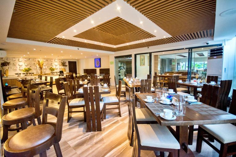 Food & Drinks 4, Commander Suites de Boracay, Malay