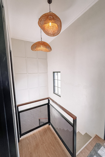 Others 5, Kane Villas, Malang
