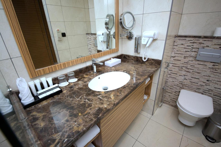 Bathroom 5, Best Western Plus Pearl Creek, Dubai