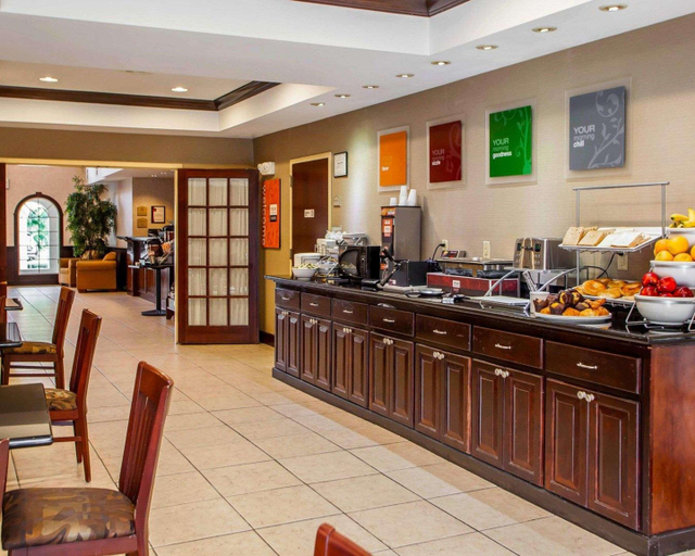 Food & Drinks 5, Comfort Suites East Brunswick - South River, Middlesex