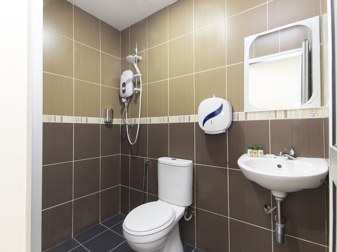 Bathroom 2, 328 Apple Hotel Shah Alam, Shah Alam