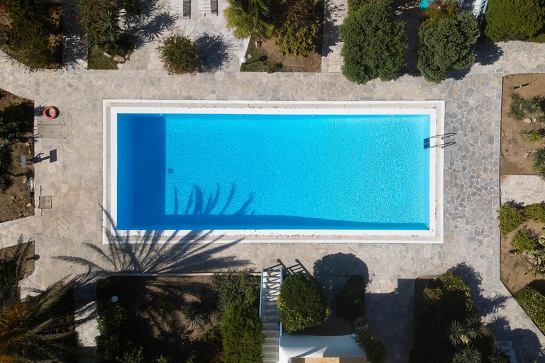 Sport & Beauty 2, Mykonian Style w Shared Pool Houses & Nighttime Security Guard, South Aegean