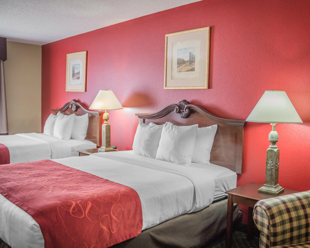 Bedroom 4, Comfort Suites (Escanaba), Delta