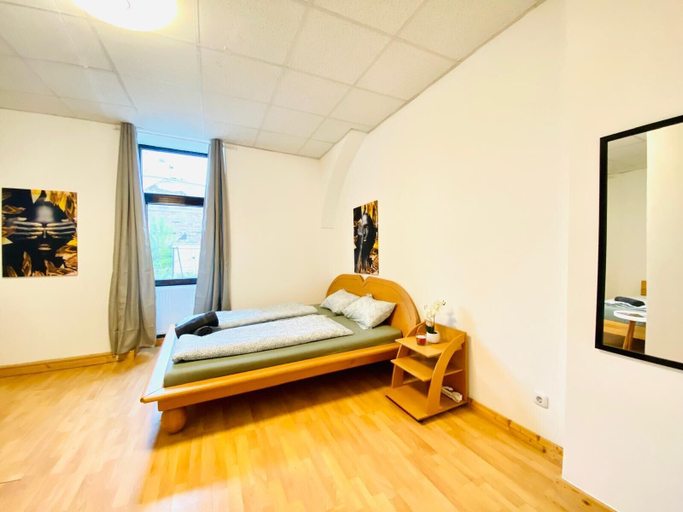 Others 4, Stylish Shared 3-Bedroom Stay Near City, Wien