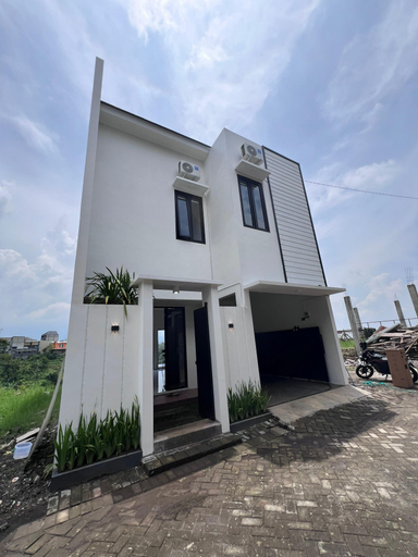 Exterior & Views 2, Villa Arsy Kota Batu, Malang