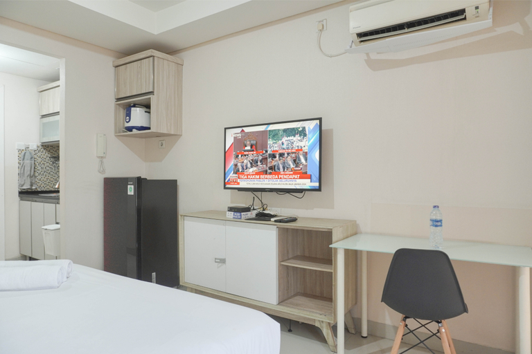 Bedroom, Modern Look and Homey Studio Kebayoran Icon Apartment By Travelio, Jakarta Selatan