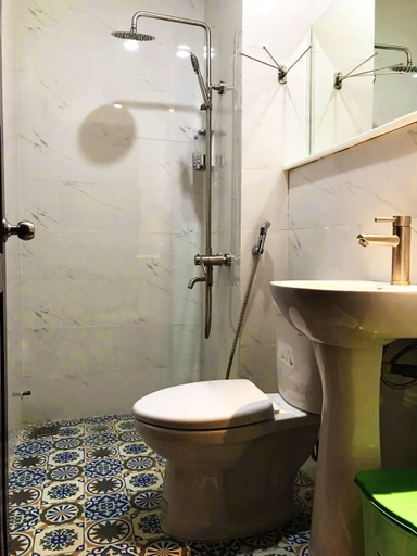 Bathroom 5, Quan Quan Hotel, Da Nang