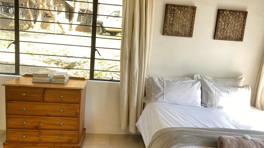 Bedroom 2, Wide Horizons Mountain Retreat, Ntondozi