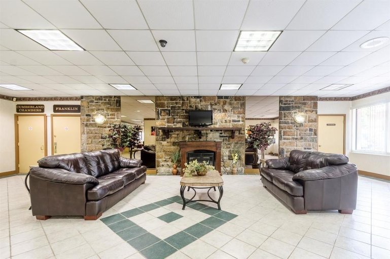 Public Area 2, Econo Lodge Inn & Suites Chambersburg Central, Franklin
