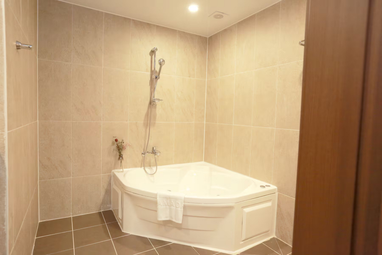 Bathroom 3, Ramada by Wyndham Gangwon Taebaek, Taebaek