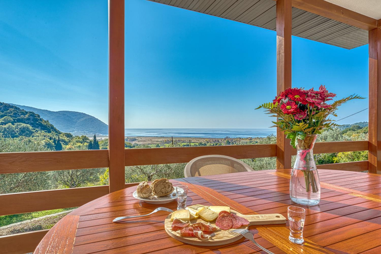 Balcony/terrace 2, Two Bedroom House with Sea View MAJ