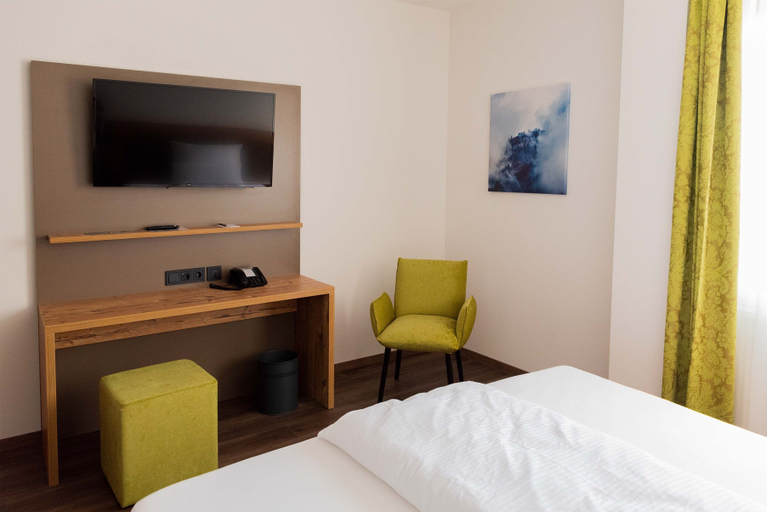 Bedroom 3, Hotel Zeppelin, Biberach