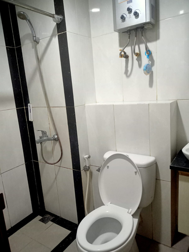 Bathroom, Grand Kamala Lagoon By DoubleTree, Bekasi