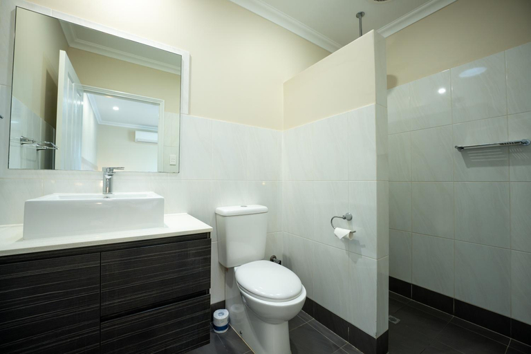 Bathroom 4, The Rec Hotel, Northam