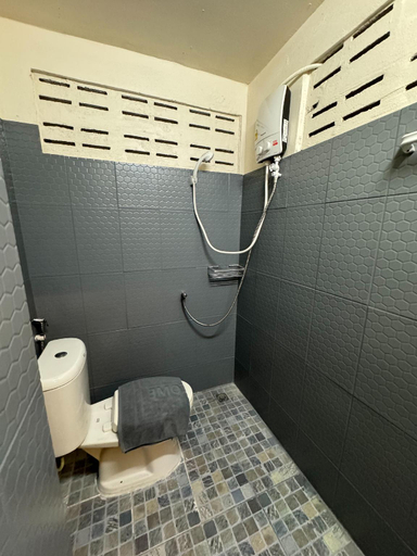 Bathroom 3, Leng Guest House, Pattaya