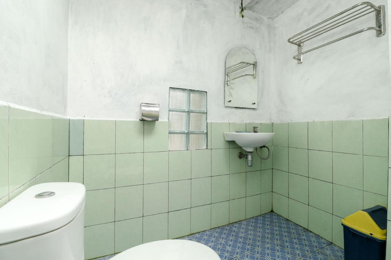 Bathroom 26