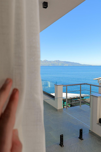 Others 5, Villa Xhefri, Sarandës