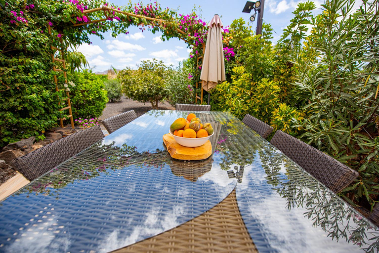 Sport & Beauty 2, Casa YUKKA villa with heated pool, Las Palmas