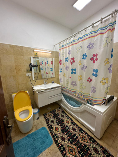 Bathroom 3, Baka Bauhaus Studio, Jerusalem