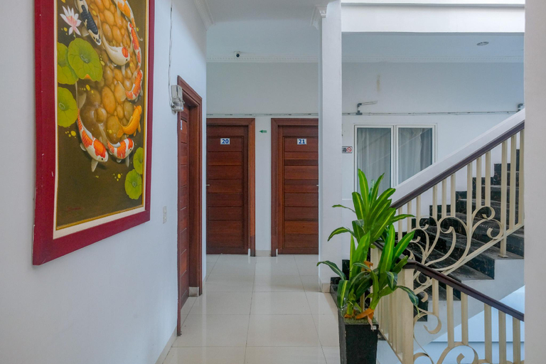 Public Area 3, RedDoorz near Hermes Place Polonia Medan, Medan