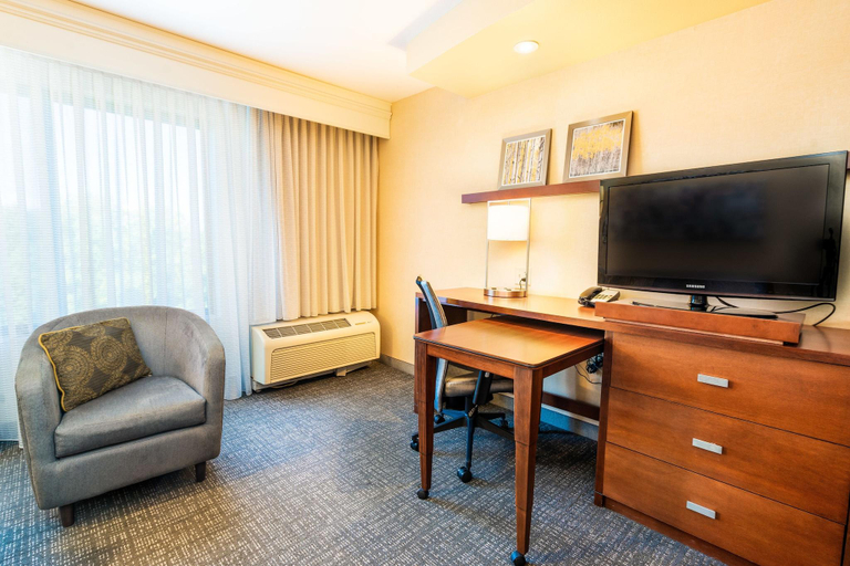 Bedroom 3, Courtyard by Marriott Kingston, Ulster