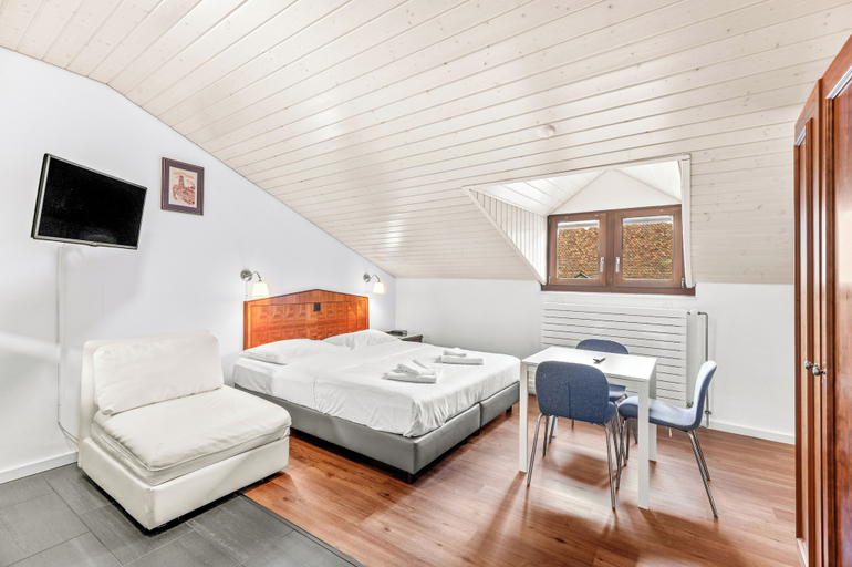 Bedroom 4, Hine Adon Fribourg City Aparthotel Self checkin, La Sarine