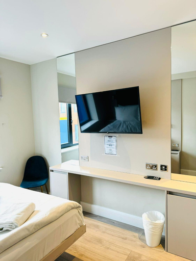 Bedroom 2, Victoria Studios, London