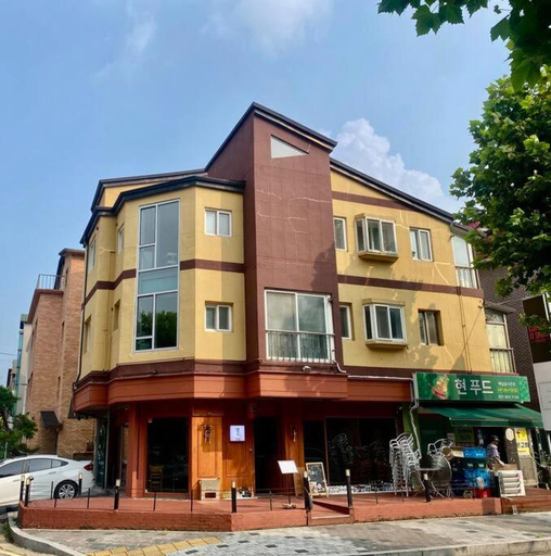 Others 4, Kelly House, Goyang