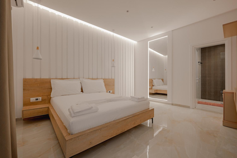 Others 5, Villa Xhefri, Sarandës