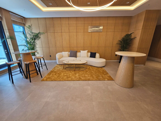 Others 5, The hound hotel bandalseom2, Ansan