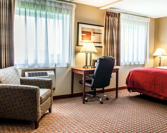 Bedroom 4, Quality Inn & Suites Davenport near I-80, Scott