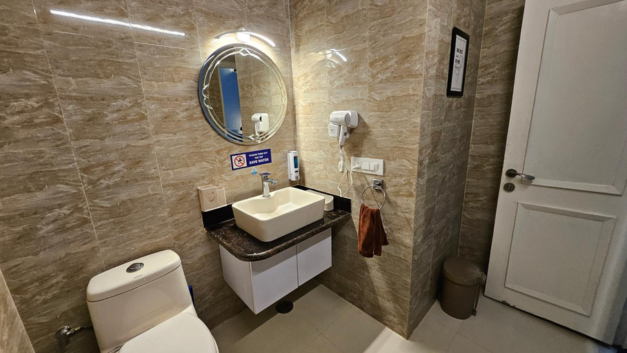 Bathroom 1, Villa KAILASA, Nainital