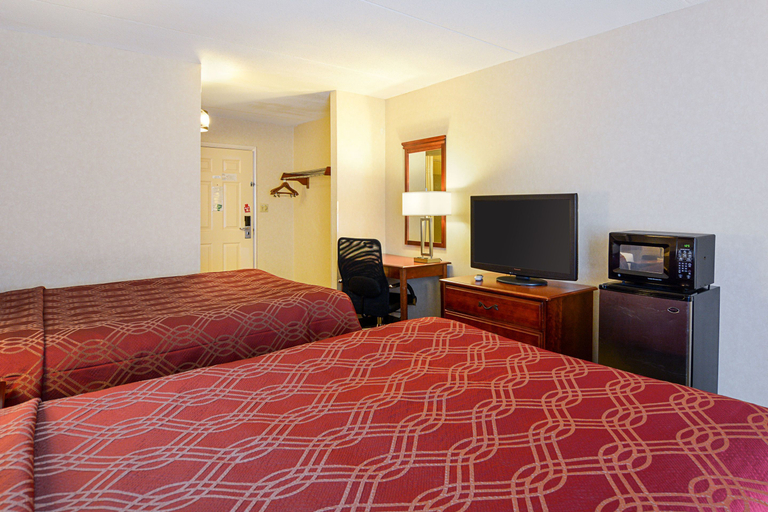 Bedroom 3, Quality Inn Harpers Ferry - Charles Town, Jefferson