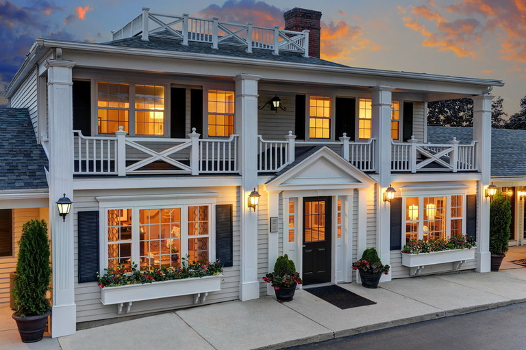 Exterior & Views