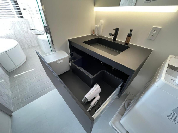 Bathroom 2, bHOTEL Nekoyard - Scenic Penthouse Studio with Jacuzzi & Spacious Terrace, Hiroshima
