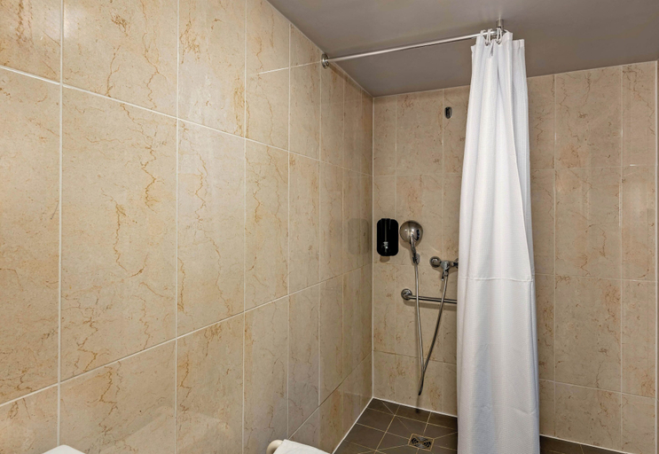 Bathroom 3, B&B HOTEL Quimper Nord Douarnenez, Finistère