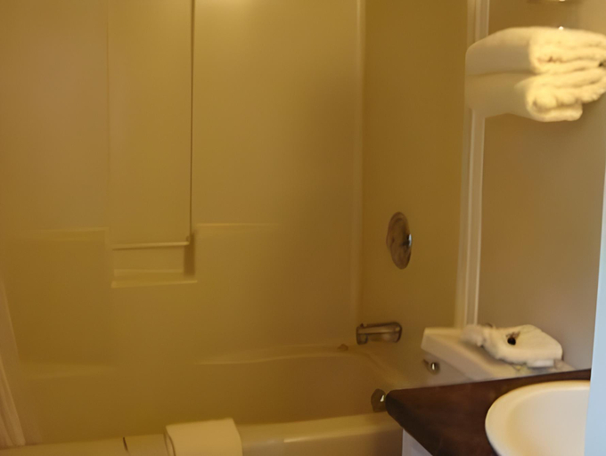 Bathroom 4, Kelly's View Motel, Victoria