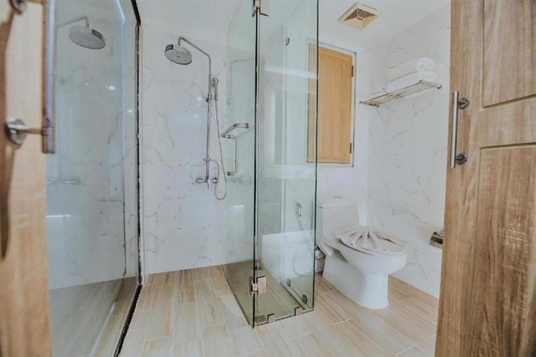 Bathroom 4, Days Inn by Wyndham Aonang Krabi, Mueang Krabi