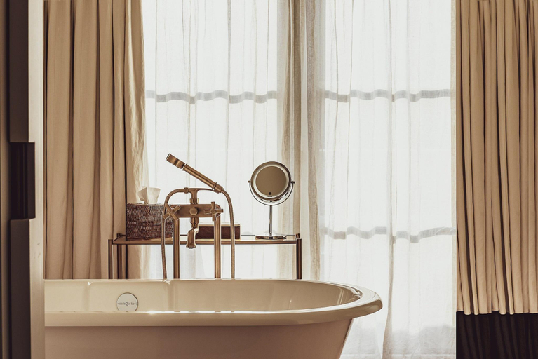 Bathroom 5, Hotel Lou Pinet, Vaucluse