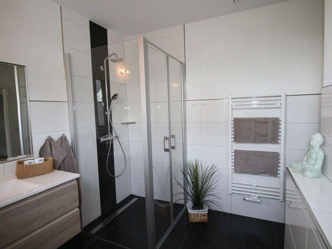 Bathroom 4, Haus Seeblick Modern retreat, Mecklenburgische Seenplatte