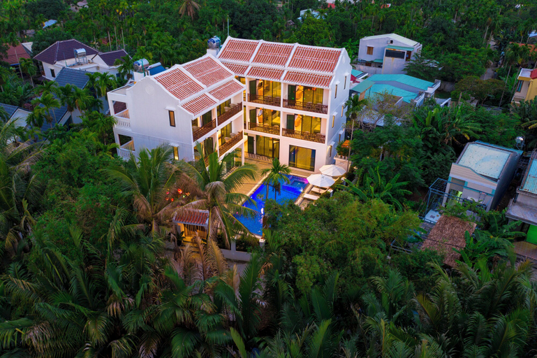 Exterior & Views