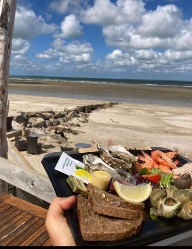 Food & Drinks