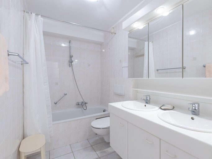 Others 4, Spacious apartment with direct sea view, West-Vlaanderen