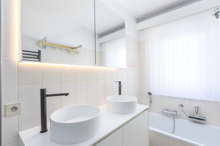 Bathroom 3, Corner Apartment With Phenomenal sea View, West-Vlaanderen